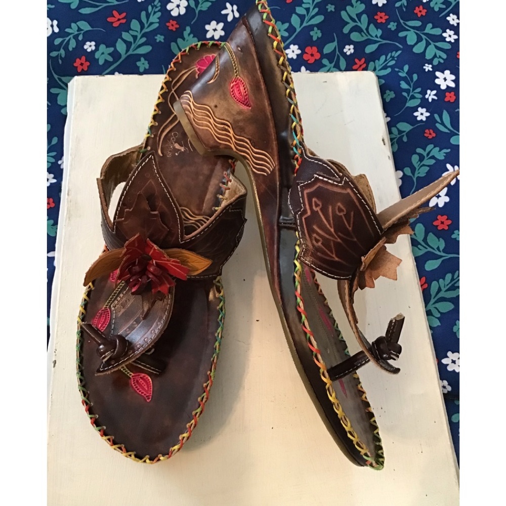 Women’s size 11 leather wedge sandals Elite